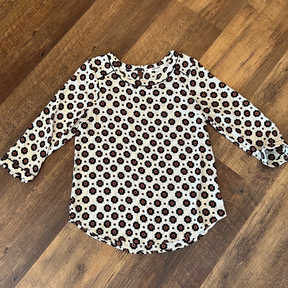 Daniel Rainn Blouse woman’s size medium cream and black paisley button detail
